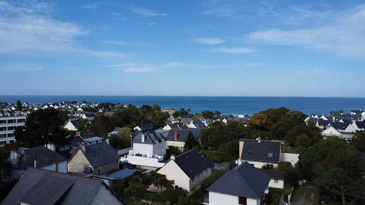 Maison à DONVILLE-LES-BAINS