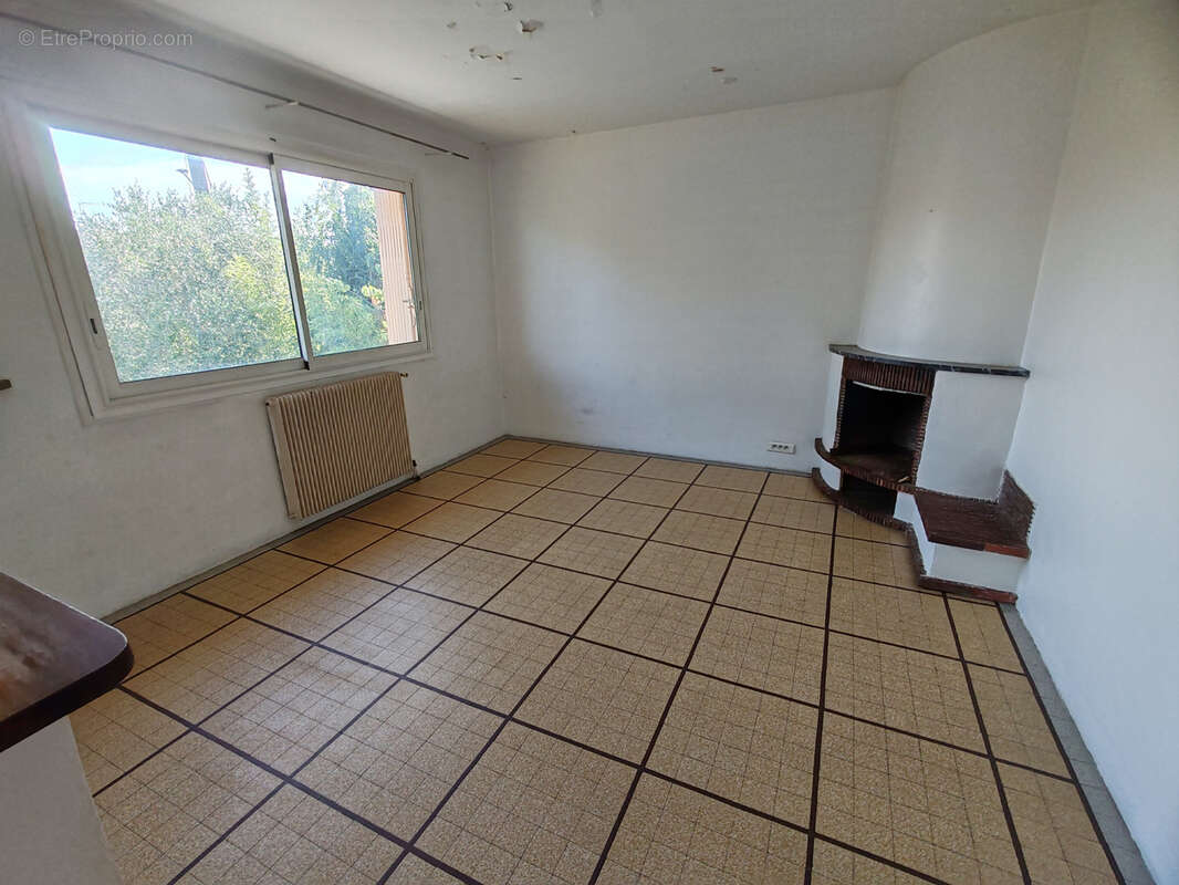 Toulouse Saint-Simon - Dans copropriété de deux biens, T5 avec terrasse et parking - photo 3