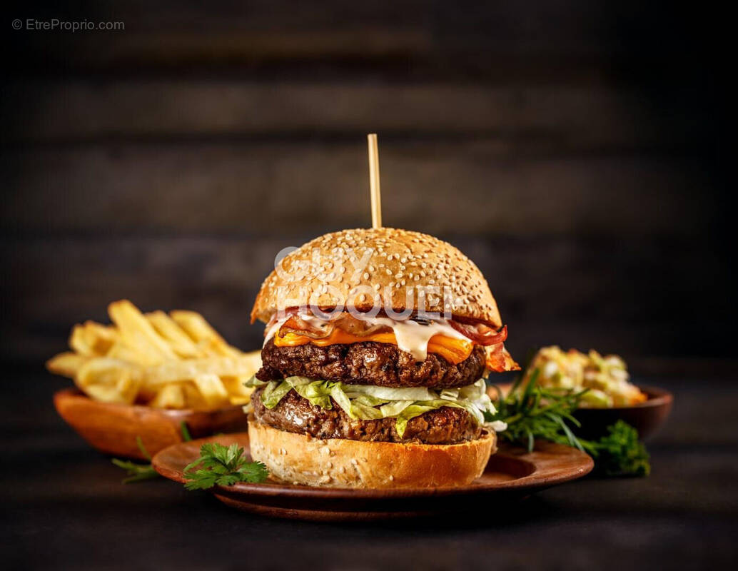 Commerce à SAINT-CYPRIEN