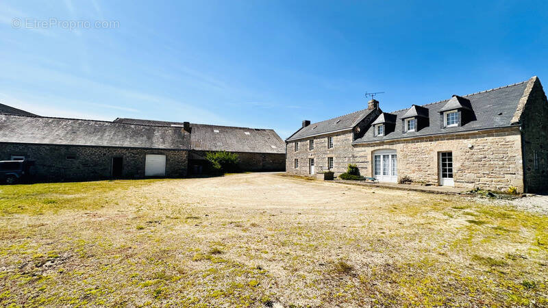 Maison à CAST