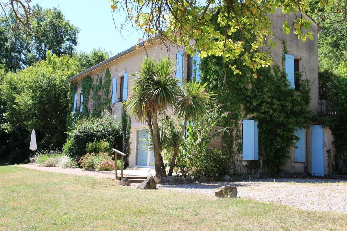 Propriété de caractère avec gîtes, piscine et 7 hectares à Castelnau-de-Montmiral - photo 10