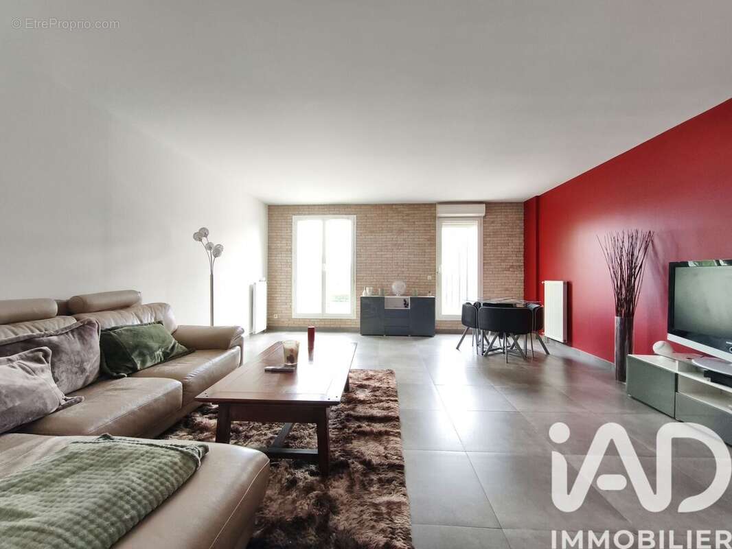 Photo 2 - Appartement à BUSSY-SAINT-GEORGES