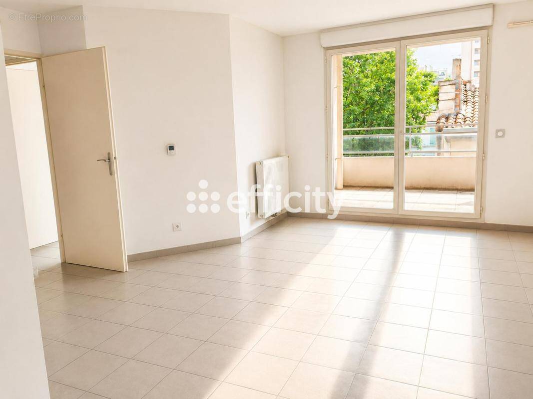 Appartement à MARSEILLE-4E