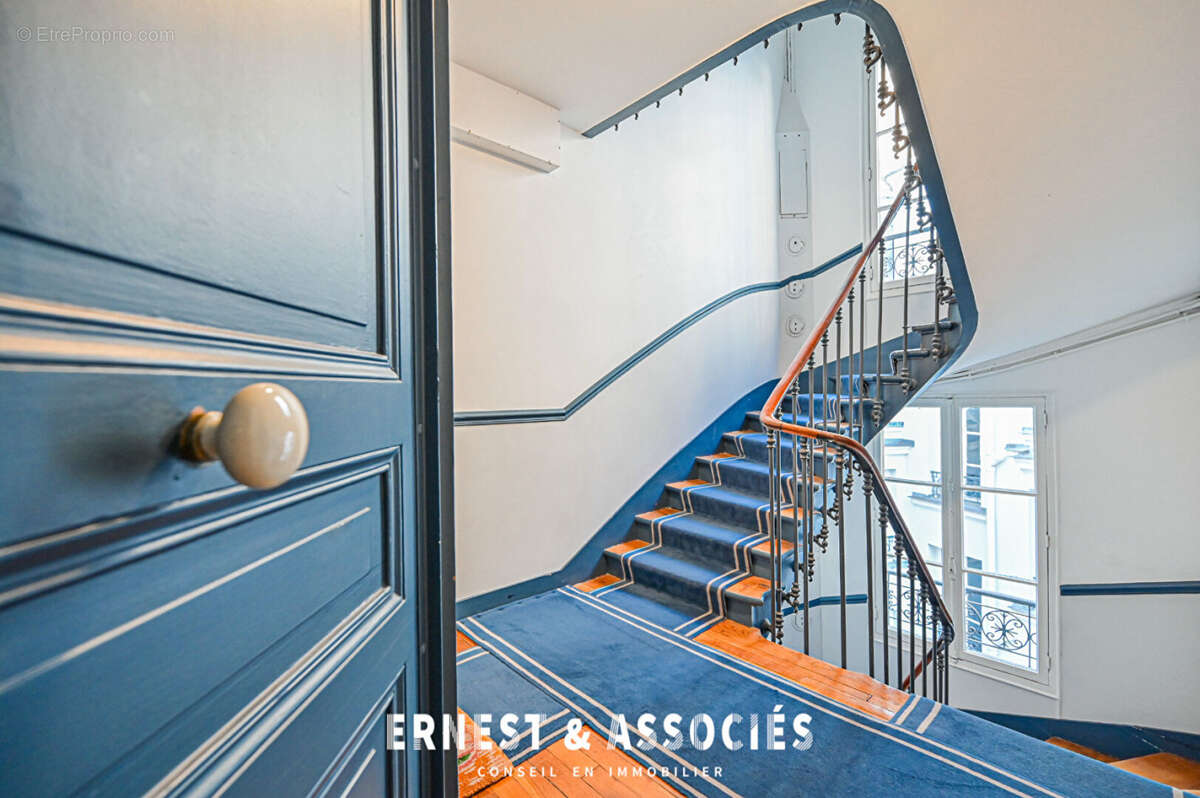 59374284i.jpg - Appartement à PARIS-18E