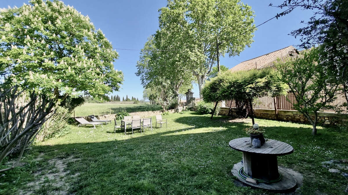 Maison à MONTOULIERS