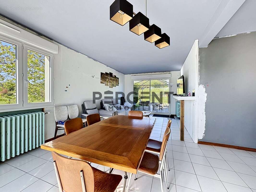 Maison à CHALANDRY-ELAIRE