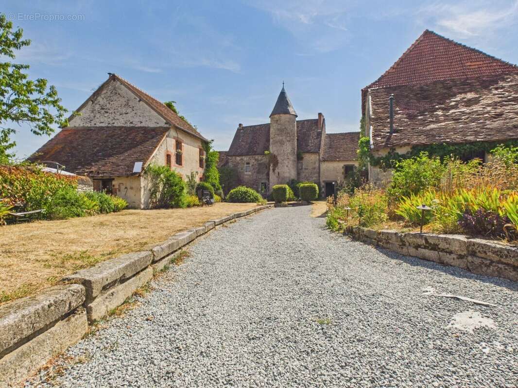 Une occasion rare d'acquérir un château-forteresse unique en son genre, situé au cœur de la Vienne - photo 24