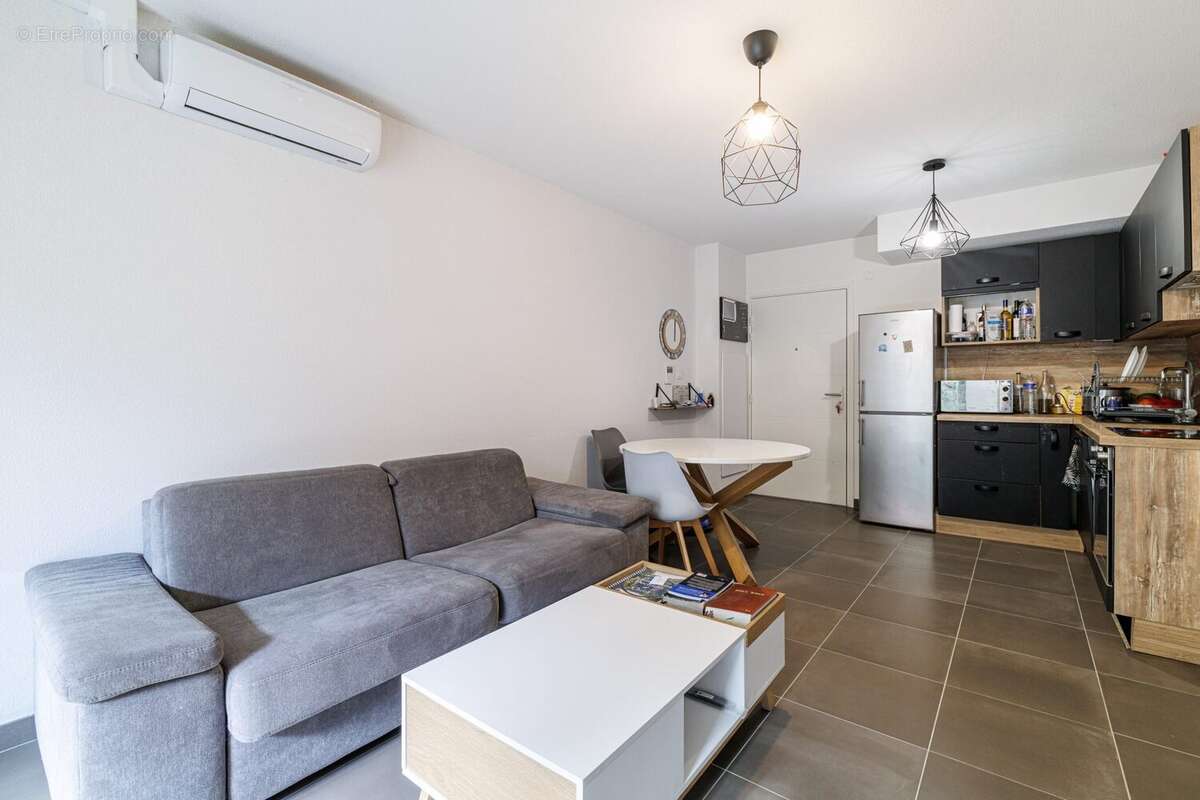 Appartement à SAINT-LAURENT-DU-VAR