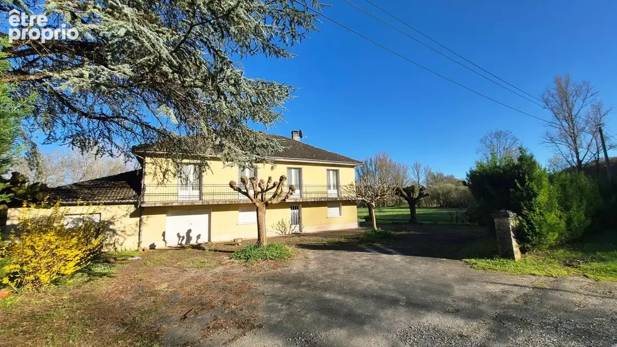 Maison avec 1.2ha, commerces et école accessibles à pied - photo 2