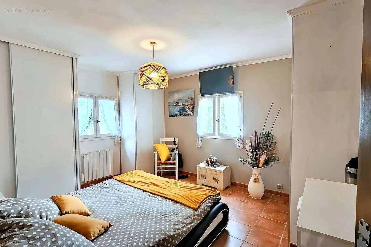 Maison à JOUQUES
