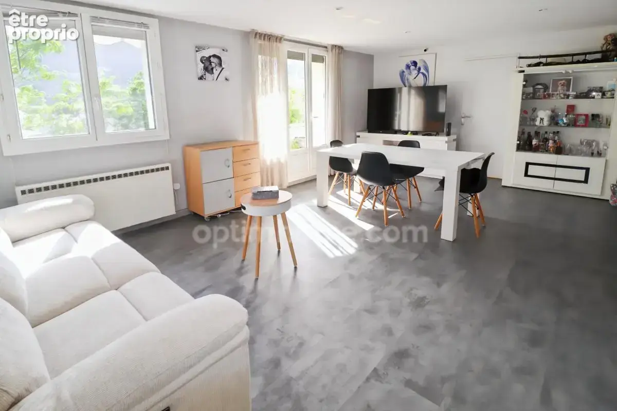 Appartement à FONTAINE
