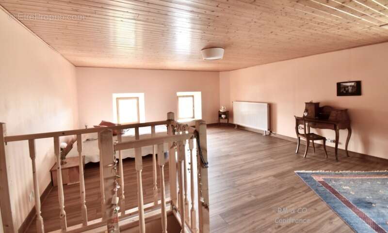 Maison à SAINT-GENIS-POUILLY