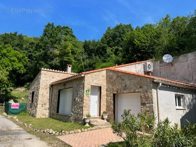 Maison à SAINT-LAURENT-DE-CERDANS