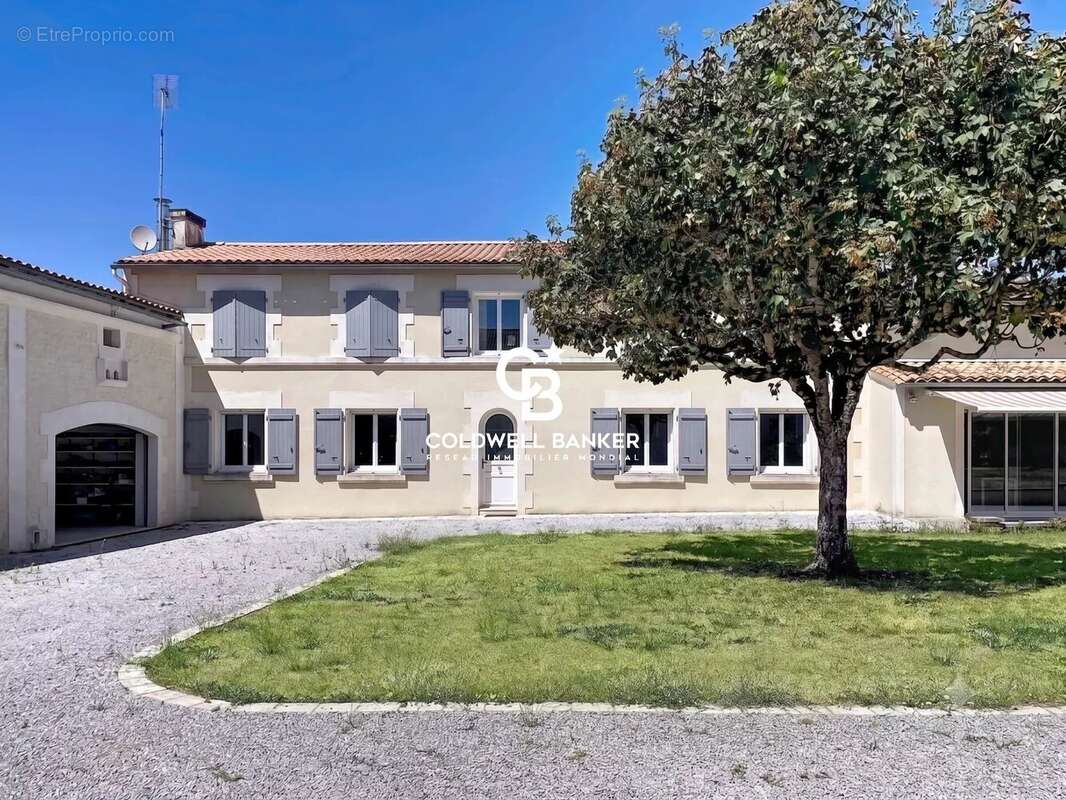 Vente Propriété de Charme : Ancienne Propriété Viticole de 275 m² avec Piscine - photo 14