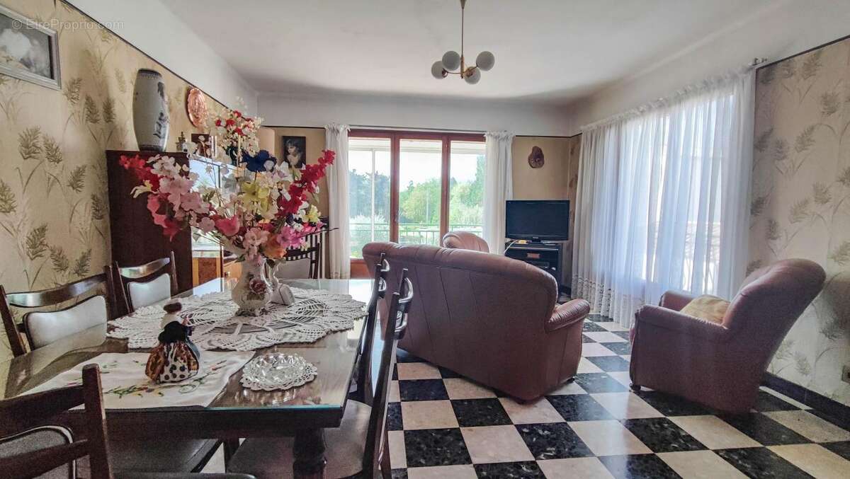 Maison à SAINT-QUENTIN-LA-POTERIE