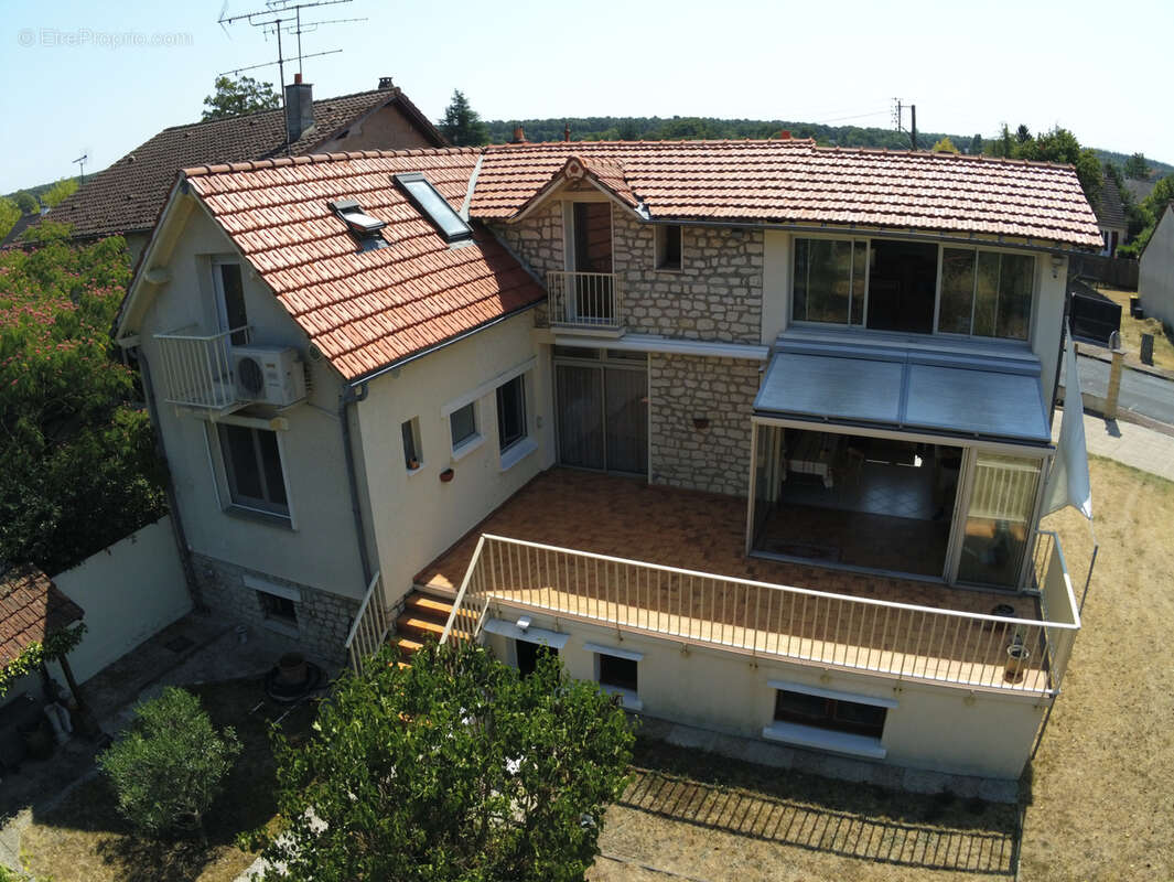 Meulière de caractère avec parc d'environ 6 000 m2  en bord de rivière - photo 4