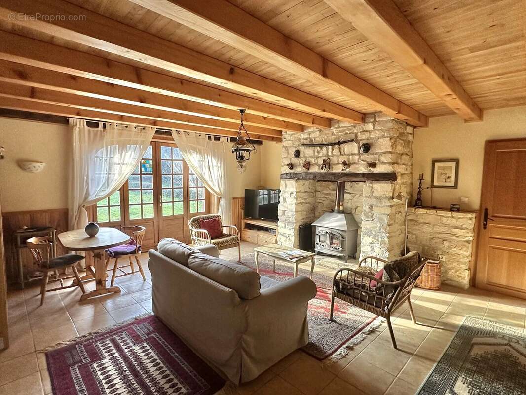 Maison à NANTEUIL-EN-VALLEE