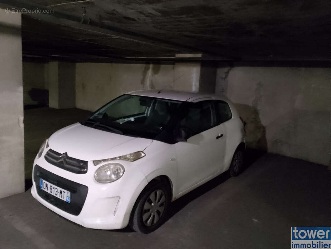 Parking à PARIS-18E