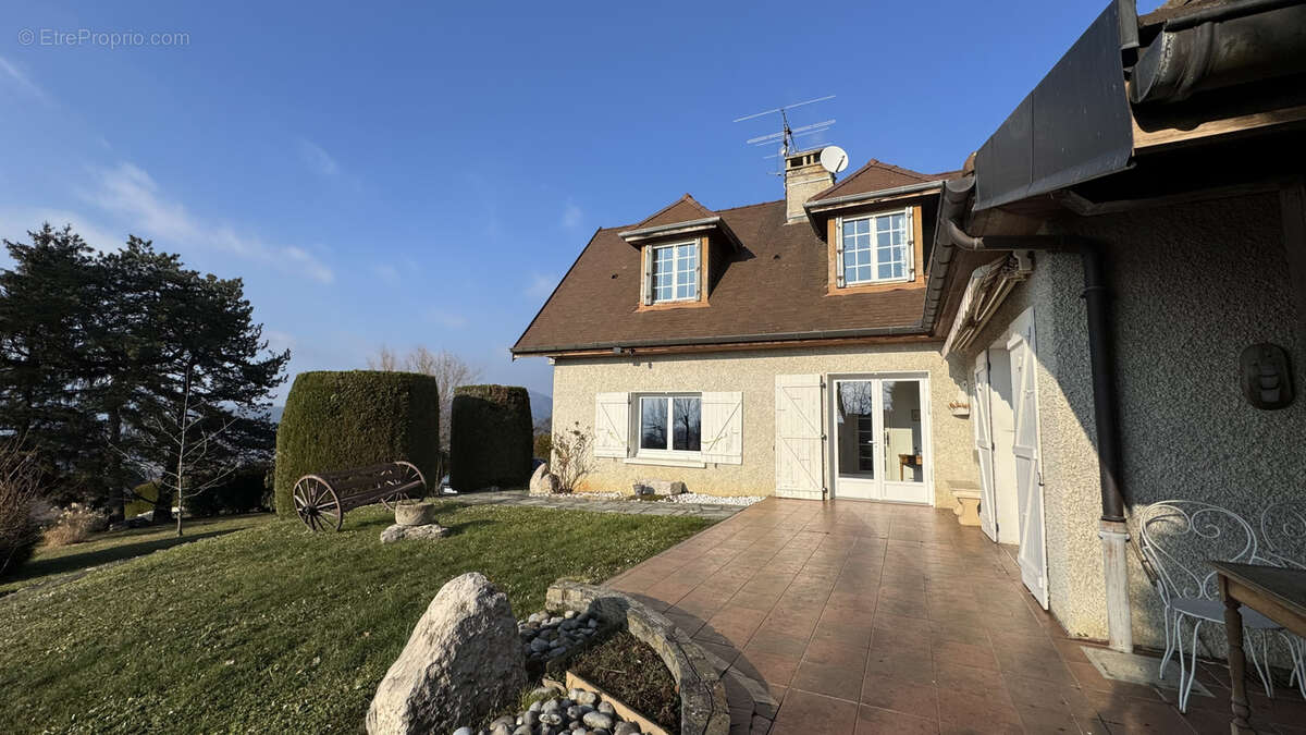 Maison à PUGNY-CHATENOD