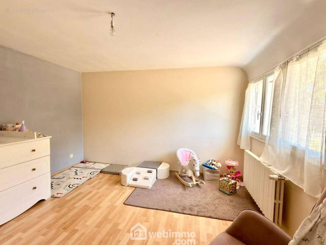 Maison 98 m² à Longue-Jumelles  - photo 7