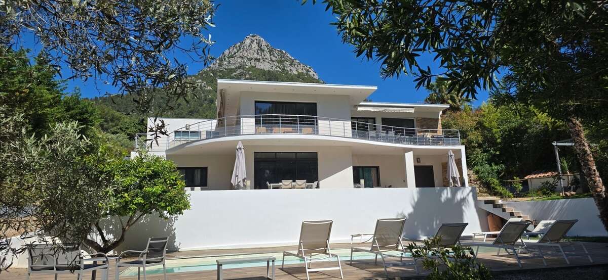 Maison à vendre 7 pièces LA VALETTE DU VAR (83) - photo 3