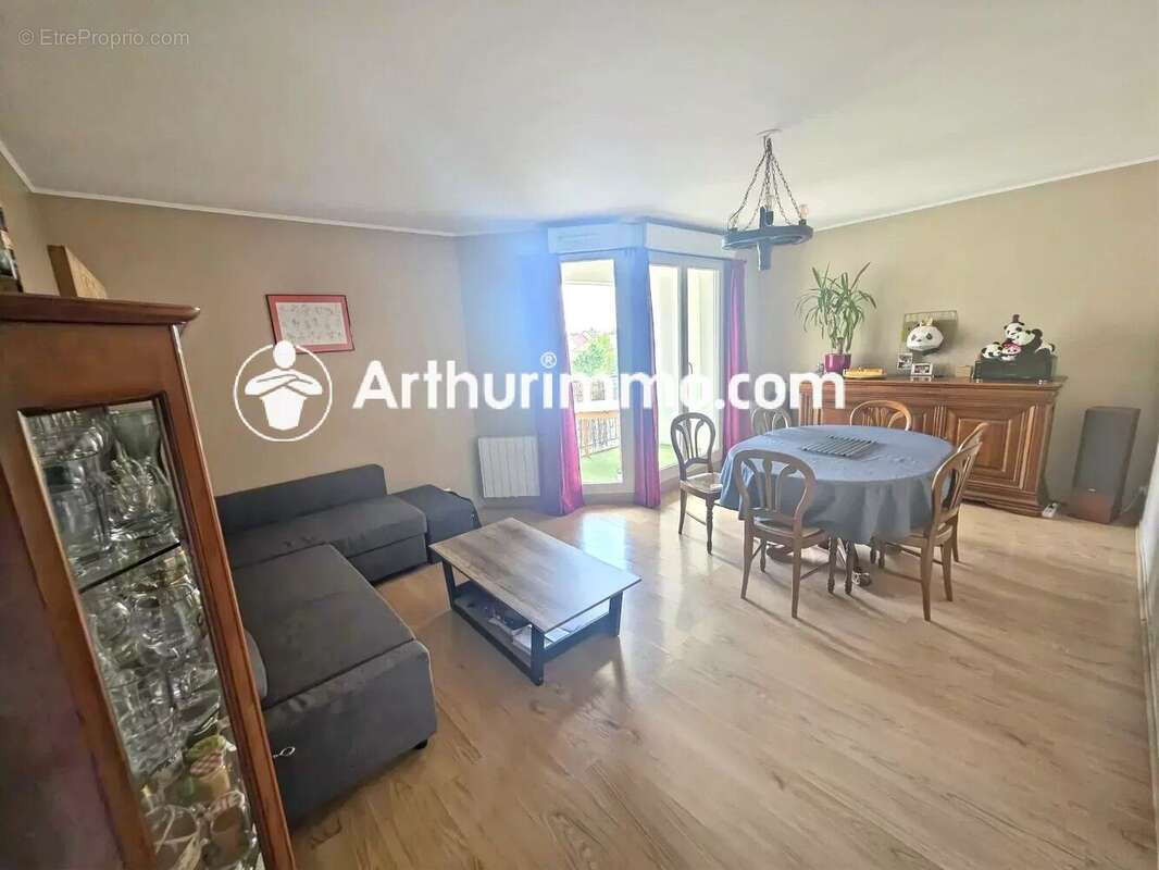 Appartement à SAVIGNY-LE-TEMPLE