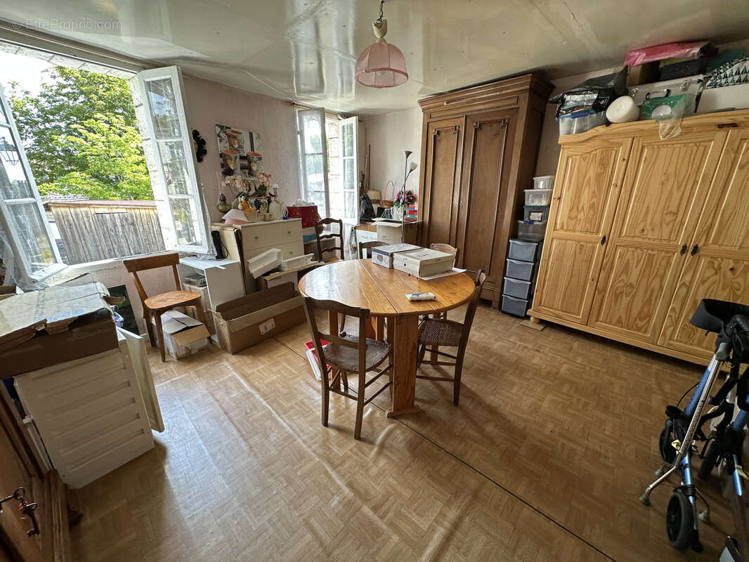 Maison à LA ROCHE-CHALAIS