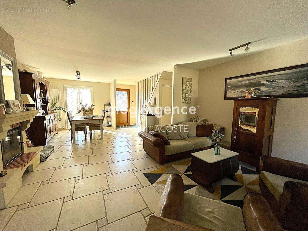 Maison à LES CLAYES-SOUS-BOIS