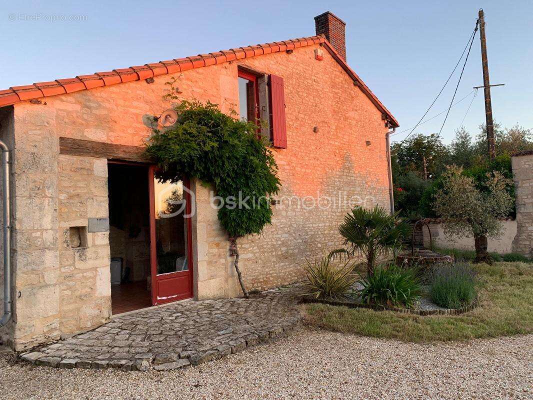 Maison à RUFFEC