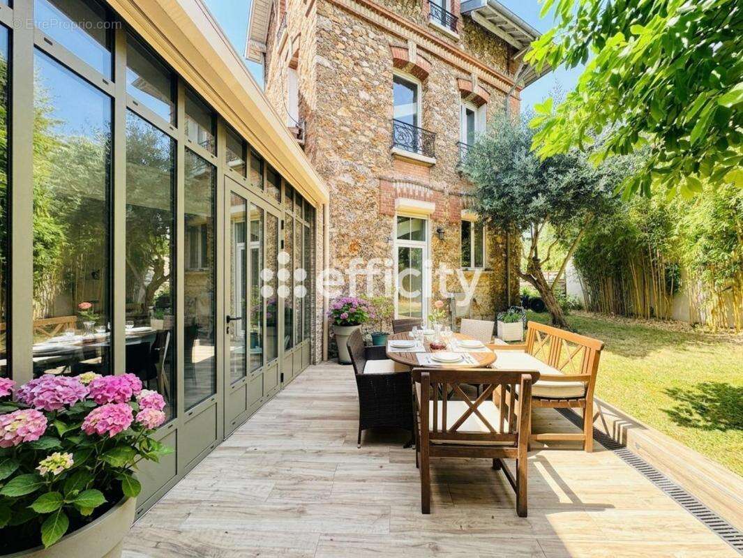Maison 200 m² à Clamart  - photo 2