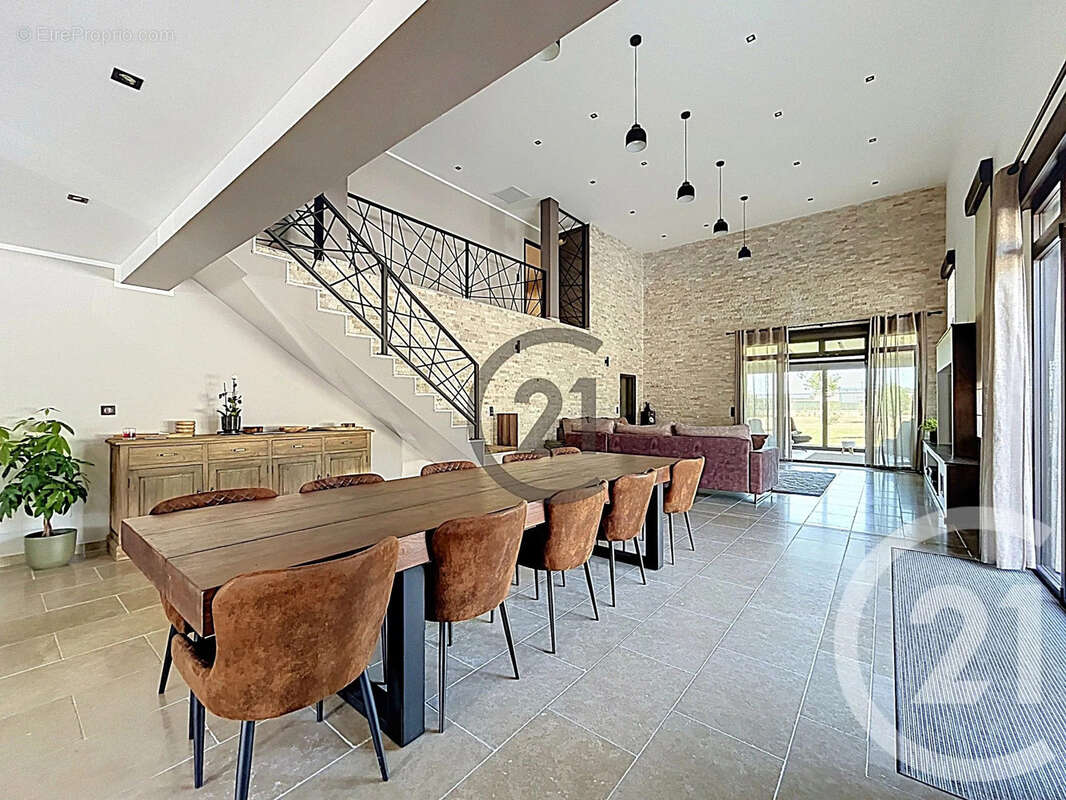 Maison 375 m² à Bazancourt  - photo 2