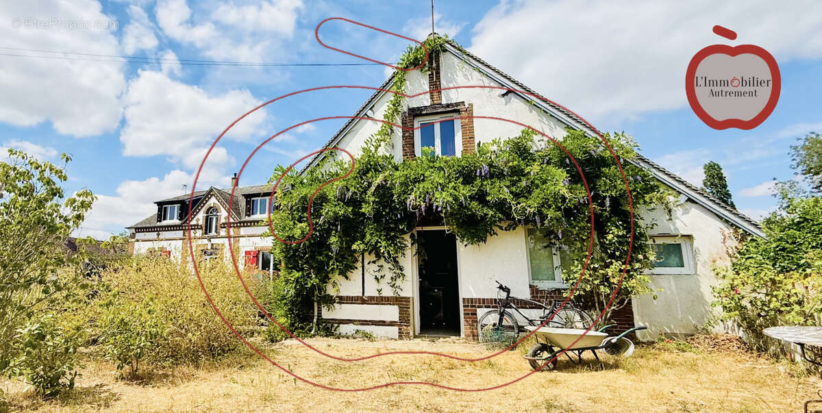Propriete de caractere :  2 maisons avec dependances a renover - 1 h 15 de paris - photo 2