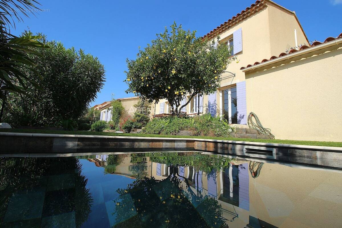 Maison à SAINT-CYR-SUR-MER