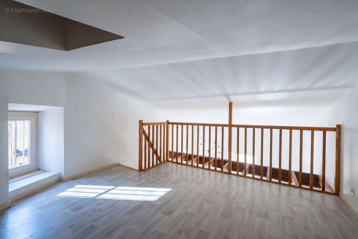Appartement à ETOILE-SUR-RHONE