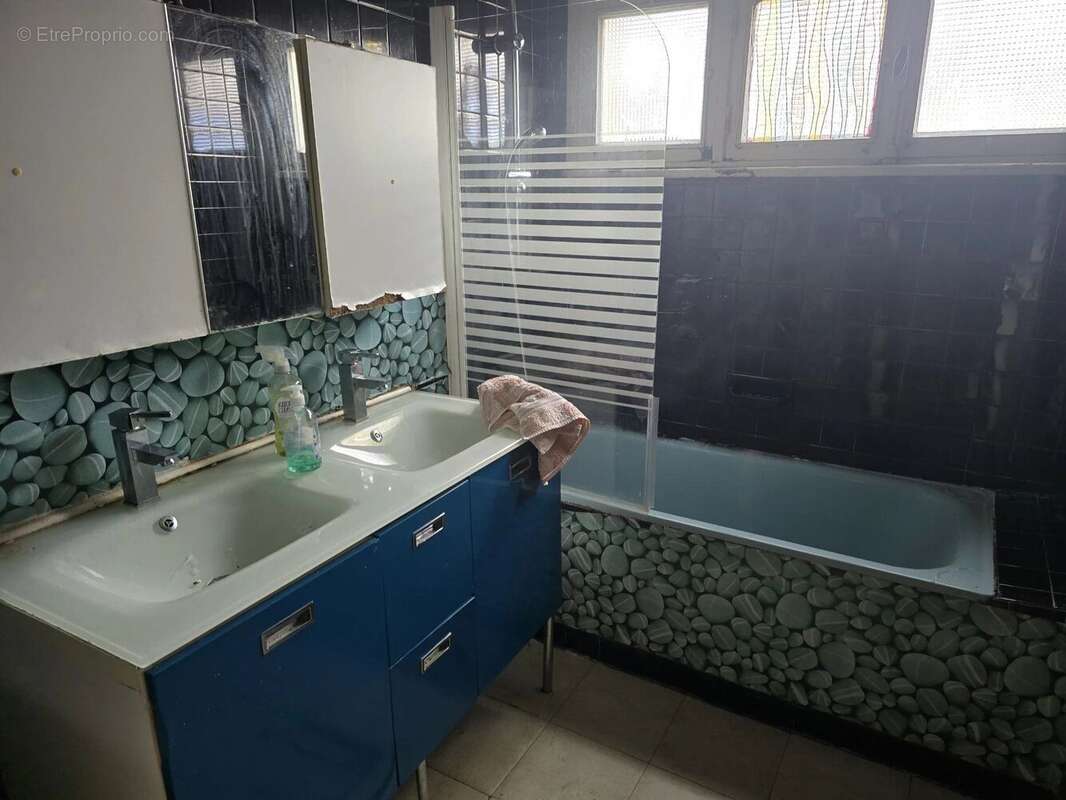 Maison à LE BREUIL-SUR-COUZE