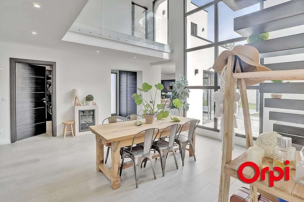 Maison à FONTAINES-SAINT-MARTIN