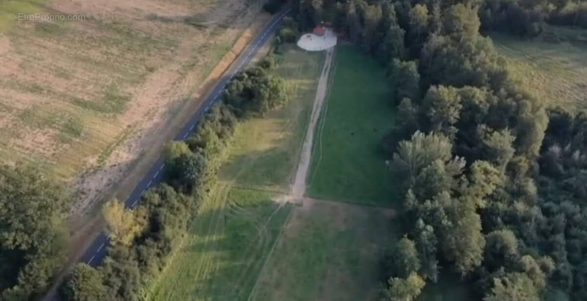 Terrain à SABLONNIERES