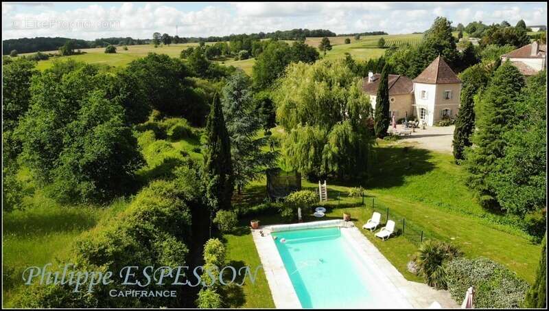 Domaine d'exception avec piscine sur un parc de 8 hectares avec aoc - photo 2
