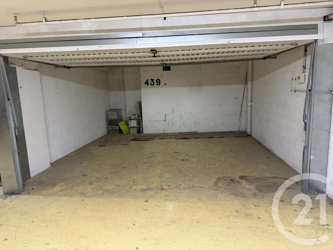 Parking à PARIS-20E