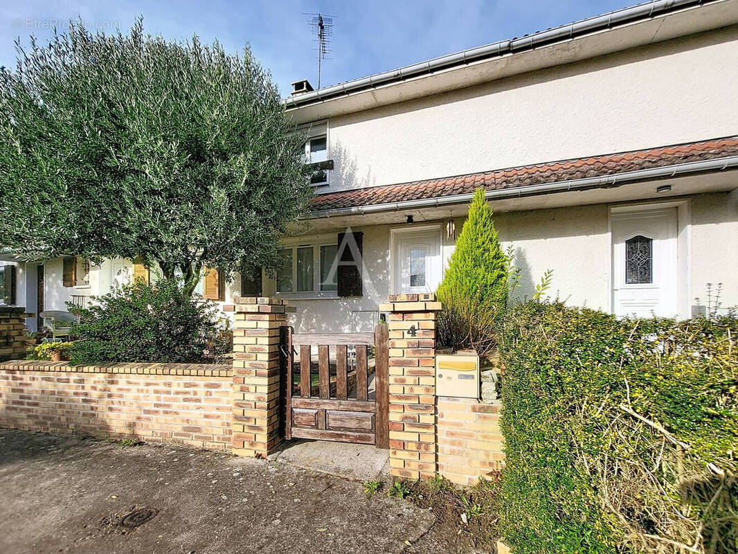 Maison à OZOIR-LA-FERRIERE