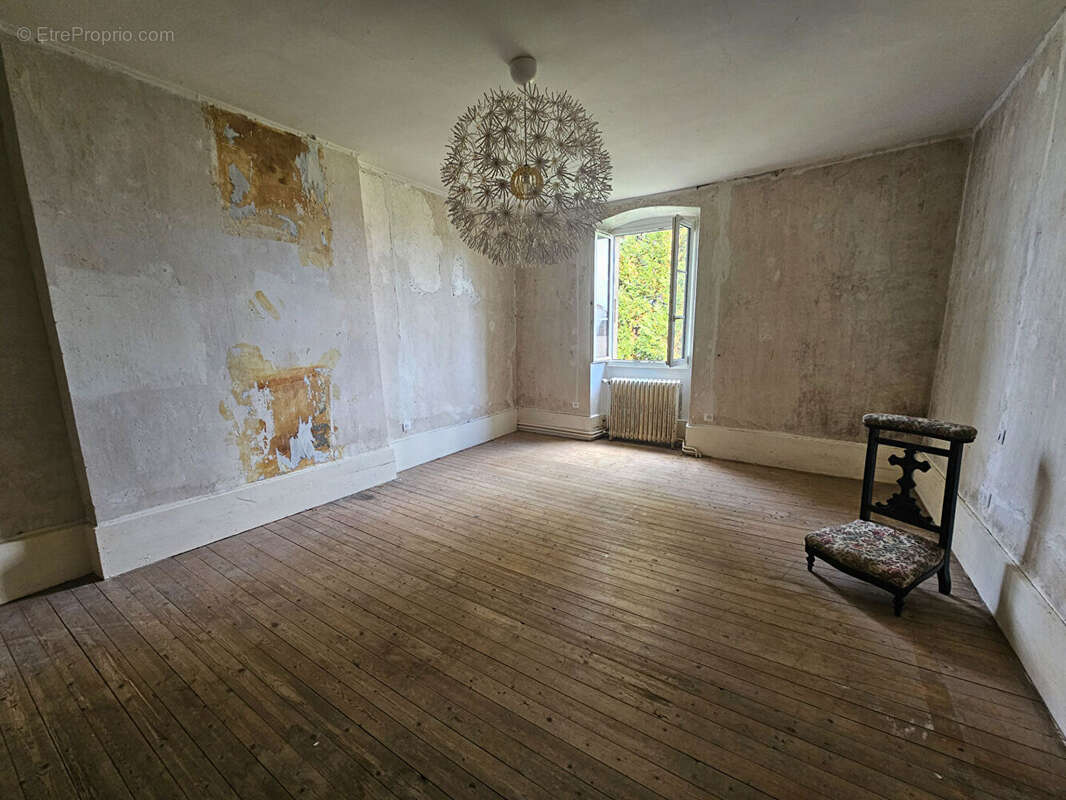 Maison à MENOUX