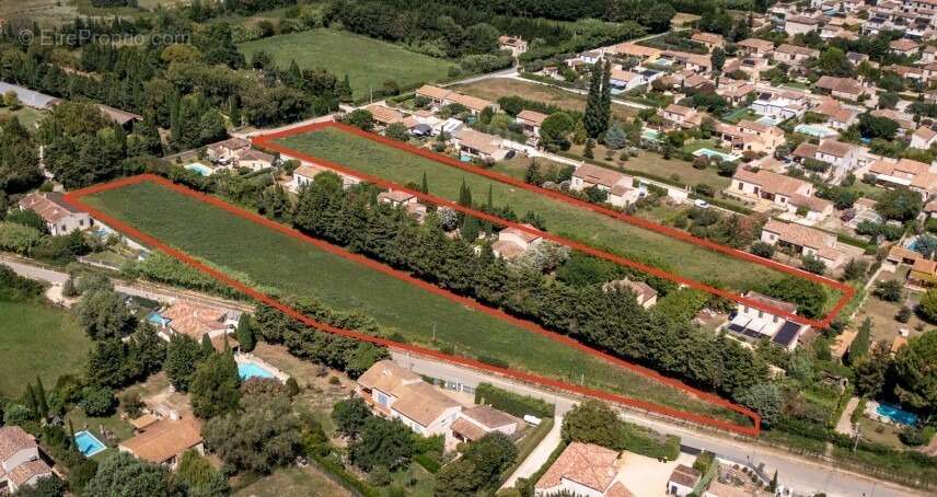 Terrain à FONTVIEILLE