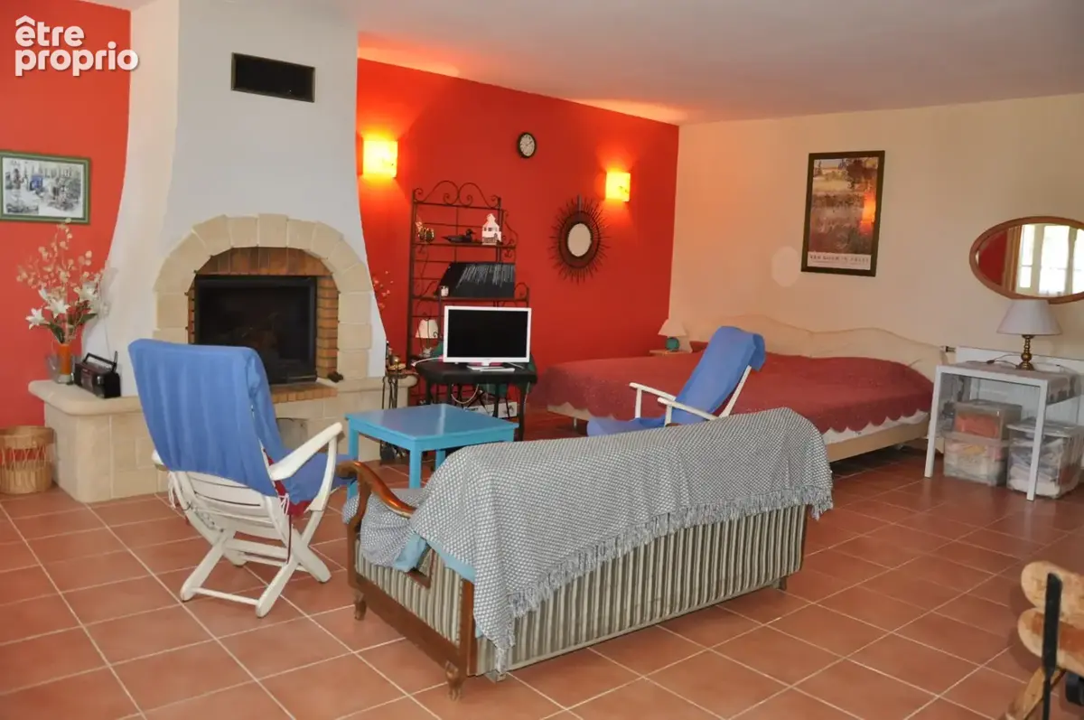 Belle maison de village, avec 2 chambres et terrain constructible de 2026 m2 - photo 2
