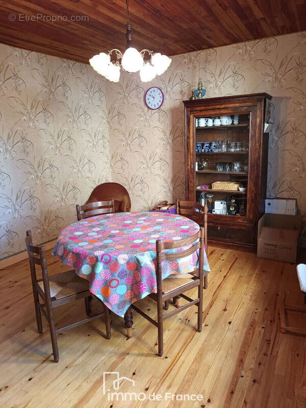 Maison à LIVINHAC-LE-HAUT