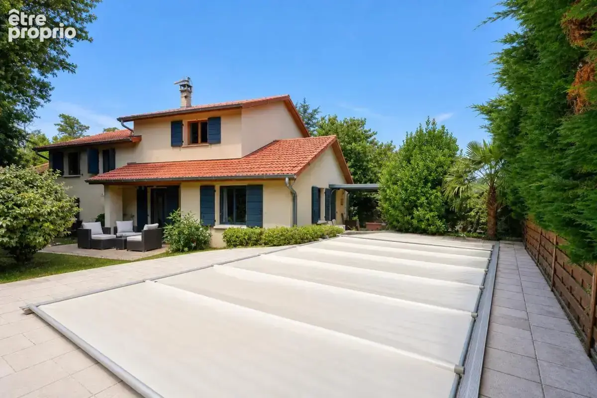 Maison de 8 pièces de 170 m² à Saint-Laurent-de-Mure - photo 17