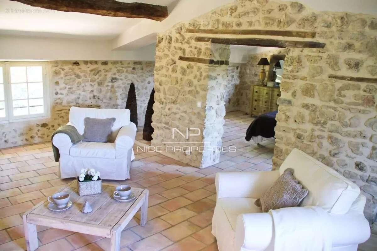 Maison à VALBONNE