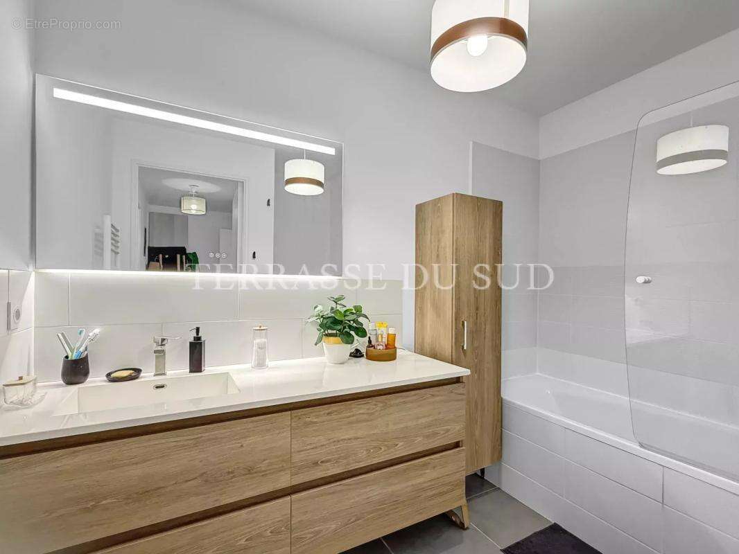 Appartement à MARSEILLE-8E