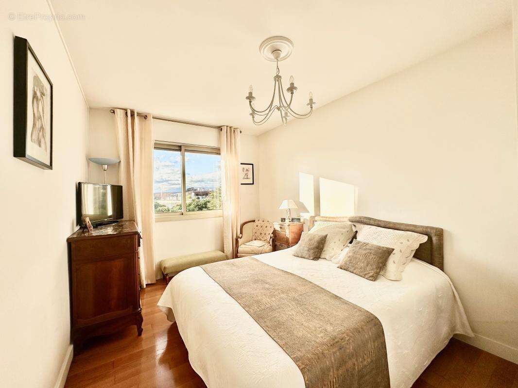 Appartement à SAINT-LAURENT-DU-VAR