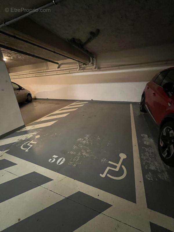Parking à BUSSY-SAINT-GEORGES
