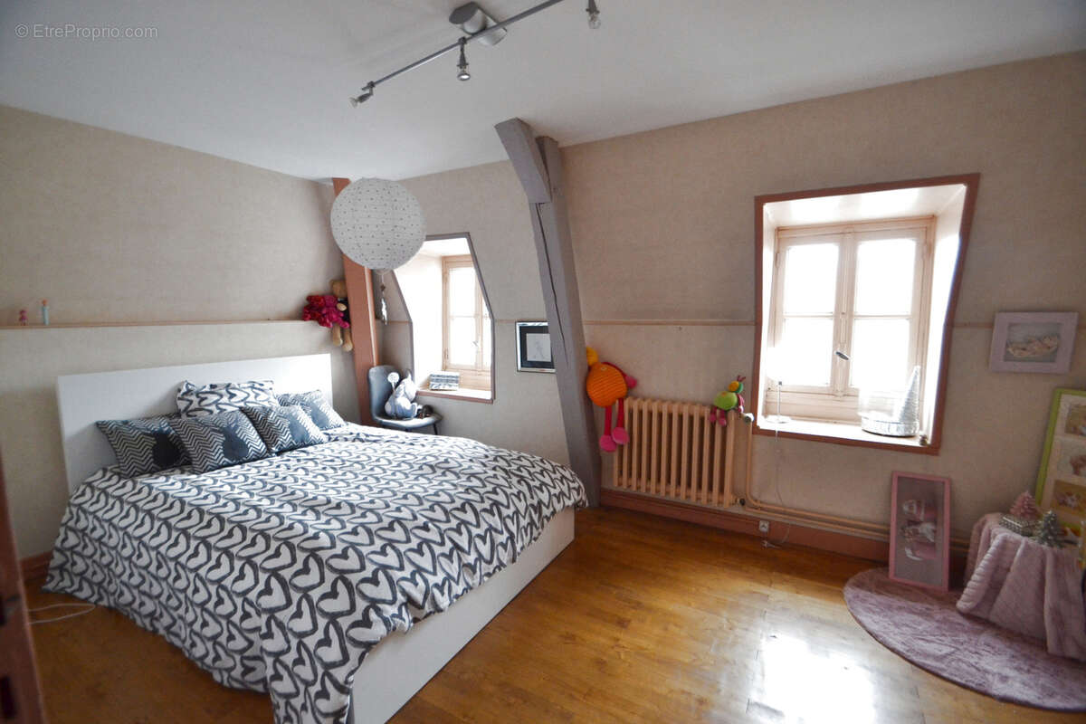 GANNAT Centre, belle maison de caractère de 193 m2 habitables - photo 9